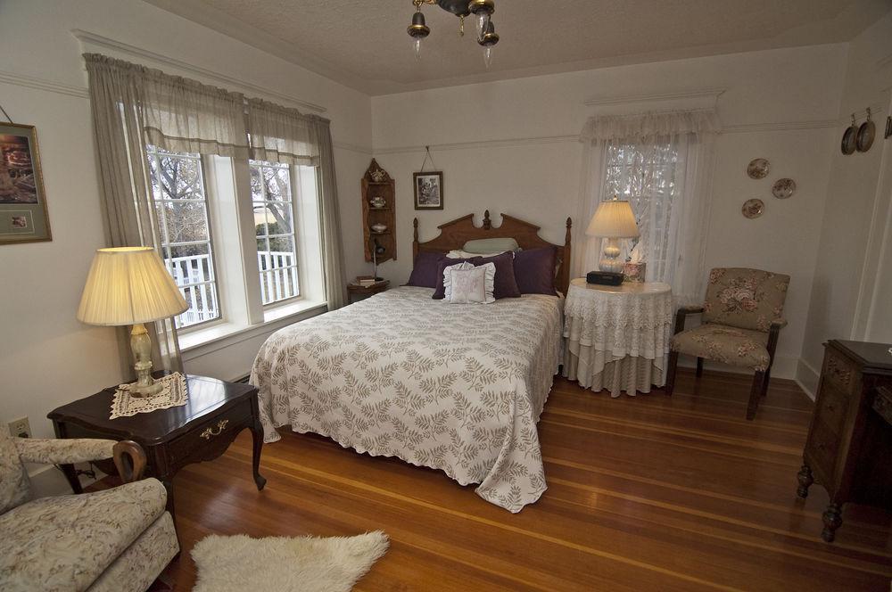 Sproule Heritage Bed & Breakfast Strathmore Esterno foto